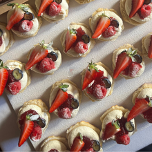 Load image into Gallery viewer, NEW PRODUCT : Scone Platter – Jam, Cream & Fresh Fruit