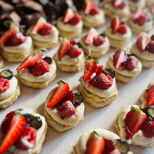 Load image into Gallery viewer, NEW PRODUCT : Scone Platter – Jam, Cream & Fresh Fruit