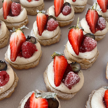 Load image into Gallery viewer, NEW PRODUCT : Scone Platter – Jam, Cream & Fresh Fruit