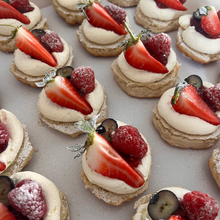 Load image into Gallery viewer, NEW PRODUCT : Scone Platter – Jam, Cream & Fresh Fruit