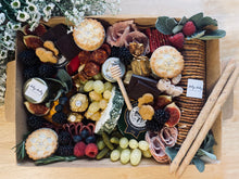 Load image into Gallery viewer, Festive Platter for 4 People - (FESTIVE PRODUCT)