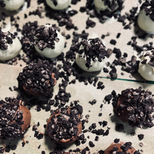 Load image into Gallery viewer, Box of 12 Mini Oreo Truffles
