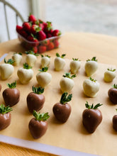 Load image into Gallery viewer, Box of 12 Chocolate Strawberries
