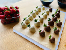 Load image into Gallery viewer, Box of 12 Chocolate Strawberries
