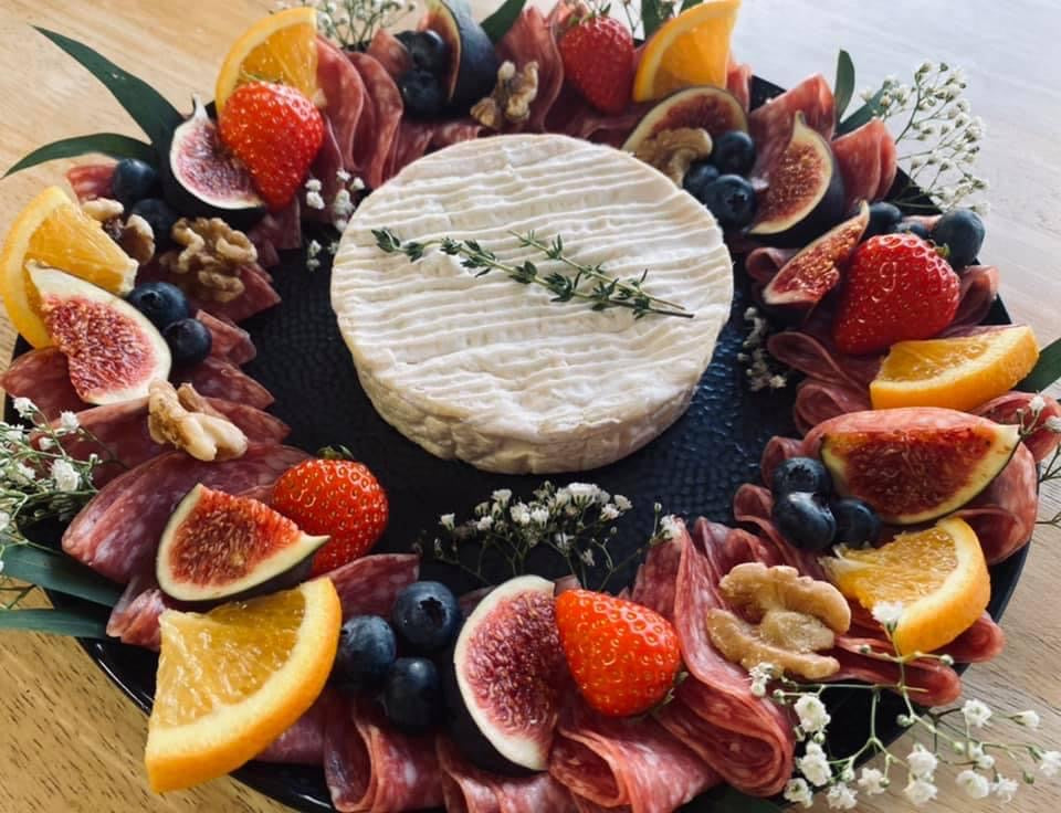 Festive Charcuterie Wreath & Brie Sharer (Recommended to share between 4 people)